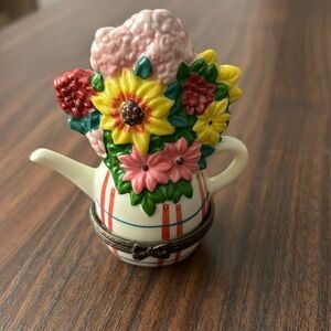 Teapot/watering can floral trinket pill box